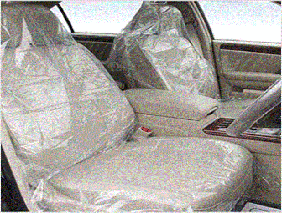 On yıllık bir otomobilin koltuk ambalaj naylonlarını çıkarmadan kullanma becerisini gösterebilir.

