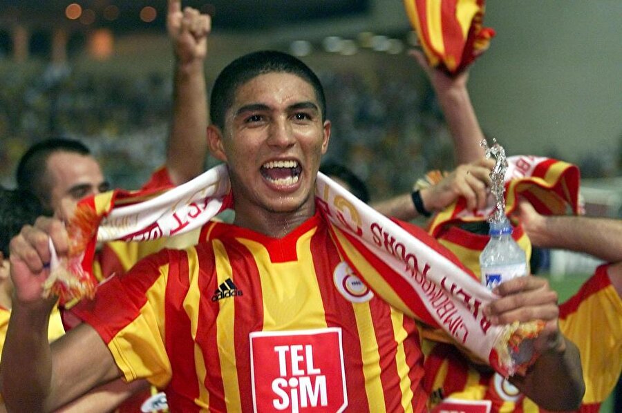 Mário Jardel
1996-2000 yılları arasında Porto'da oynayan ve attığı gollerle hafızalara kazınan Jardel, 2000-2001 sezonunda Galatasaray forması giydi. Başarılı forvet Galatasaray forması altında 41 maça çıktı ve 33 gol attı. Attığı gollerle takımının elde ettiği başarılarda büyük katkı sağlayan Jardel bu süre içinde 5 de asist yaptı.