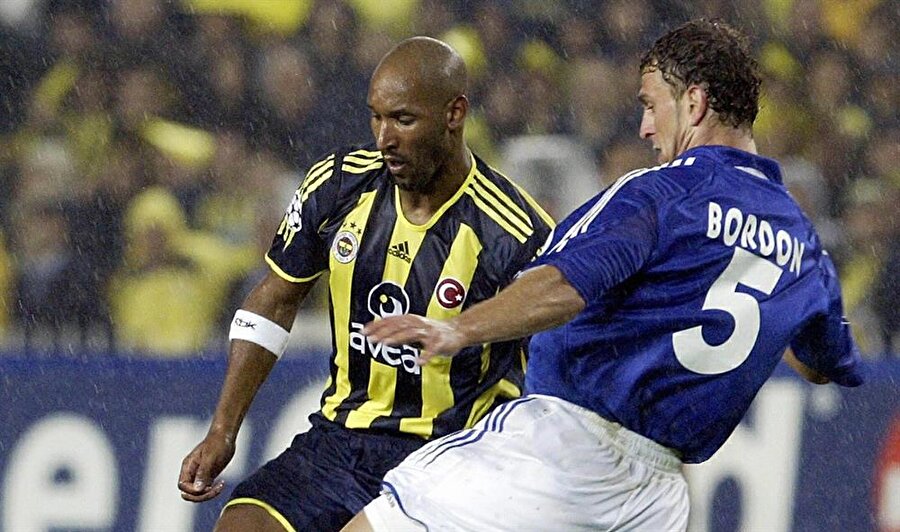 Nicolas Anelka
Paris Saint-Germain, Arsenal, Real Madrid, Liverpool ve Manchester City formalarını giydikten sonra Nicolas Anelka'nın yolları Fenerbahçe ile kesişti. 2005-2006 sezonunda Fenerbahçe forması giyen Fransız futbolcu 50 maçta 14 gol atıp, sahada 4.078 dakika kaldı. 