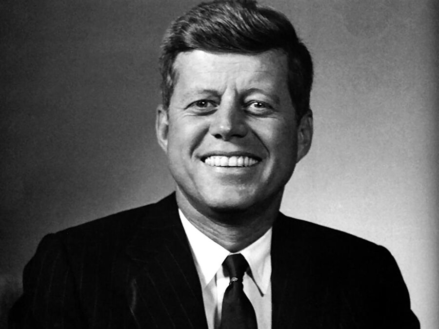 Değişim, yaşamın kuralıdır. Sadece geçmişe ya da şimdiki zamana önem verenler geleceği kaçırırlar.

                                    
                                    John F. Kennedy
                                
                                