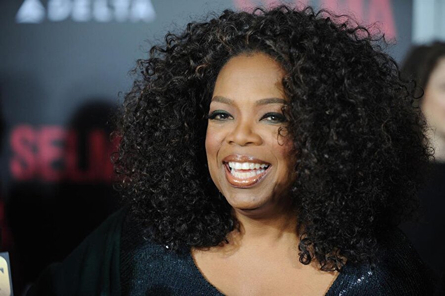 Sahip olabileceğiniz en büyük macera hayallerinizdeki hayatı yaşamaktır.

                                    
                                    Oprah Winfrey
                                
                                