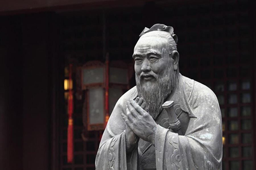 Hayat gerçekten çok basit; onu ısrarla karmaşık hale getiren biziz.

                                    
                                    Confucius
                                
                                