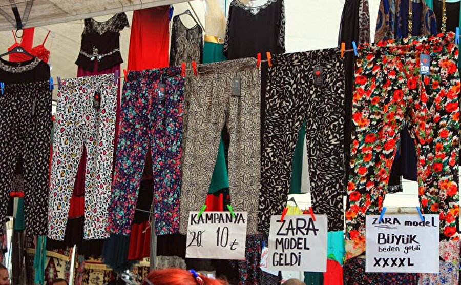 Bakırköy Pazarı 

                                    Bir defa ulaşım çok kolay İstanbul'un her yerine. Elbiseler, ayakkabılar, çantalar... Ömürlük değil ama sezonluk her şeyinizi karşılayacağından eminiz.
                                