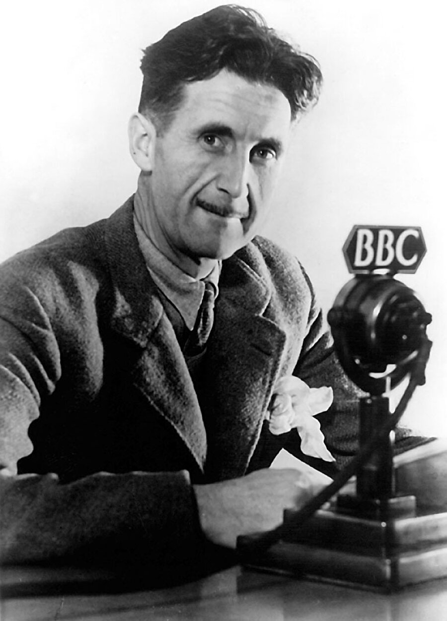 George Orwell

                                    Asıl adı Eric Arthur Blair olan Orwell, 20. YY İngiliz edebiyatının önemli temsilcilerinden biri. Baskı, zulüm ve emparyalizme karsı sert çıkışlarıyla bilinen yazarın "Bin dokuz yüz seksen dört" adlı kitabı bu yönüyle ünlü oldu. Yazma konusunda ise Orwell, “Birinci ağızdan anlatım üçüncü ağızdan anlatıma göre; kısa cümleler uzun cümlelere göre daha etkilidir” diyor. 
                                