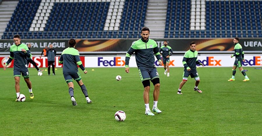 Gent-Atiker Konyaspor
H Grubu mücadelesinde Atiker Konyaspor, Belçika ekibi Gent'e konuk olacak. Ghelamco Arena'da oynanacak mücadele TSİ 20:00'de başlayacak. Mücadeleyi Macar hakem Istvan Vad yönetecek. Maç Tivibu Spor 2 ekranlarından naklen yayınlanacak.