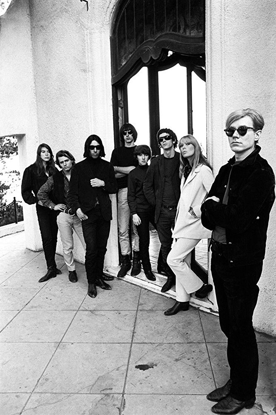 Underground Sinema
Deneysel sinema olarak da tanımlanan Underground sinemayı, Warhol hayatı boyunca deneysel film ve video hazırladı. "Uyku", "İlyada Tutkusu" filmlerine bakmanızı önerebiliriz.