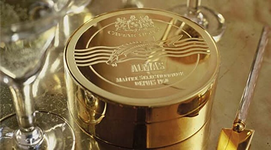Altın kutularda elmastan havyar 
İran'da üretilen ve altın kaplarda servis edilen Almas, dünyanın en pahalı havyarı olarak Guinness Rekorlar Kitabı'na girmiş durumda.
Sadece Londra Caviar House & Prunier'da satılan Almas, 24 ayar altın kutularda satılıyor. 
Fiyatı 60.000 TL 