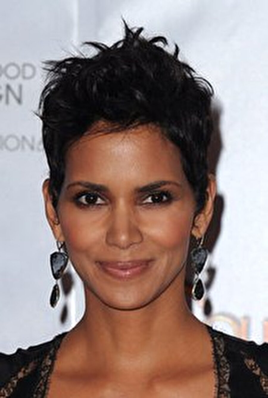 Halle Berry 

                                    ABD'li oyuncu, eski manken ve güzellik kraliçesi Berry, diyabet hastası.
                                