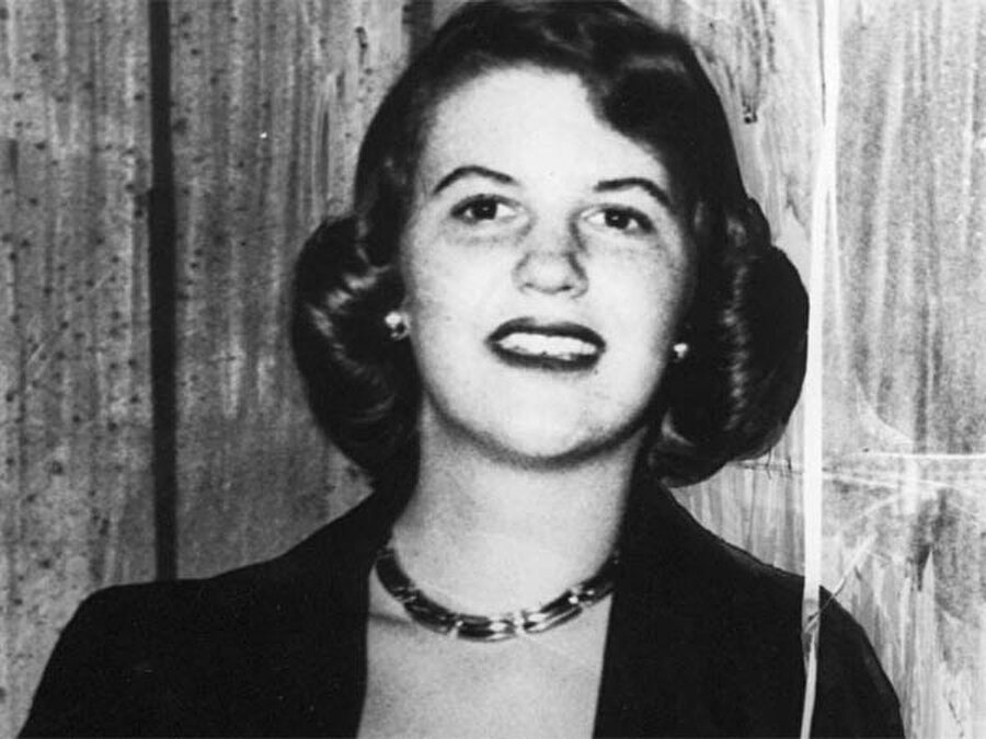 Sylvia Plath 

                                    Trajik yaşamı ile tanınan büyük şair Sylvia Plath, hayatı boyunca ileri derecede manik- depresif bozukluğu ile boğuştu.
                                