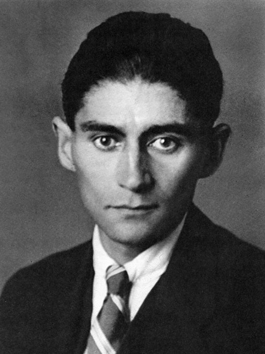 Franz Kafka 

                                    Yüzü hiç gülmeyen yalnız adam Kafka, sosyal anksiyete ve depresyondan mustaripti.
                                