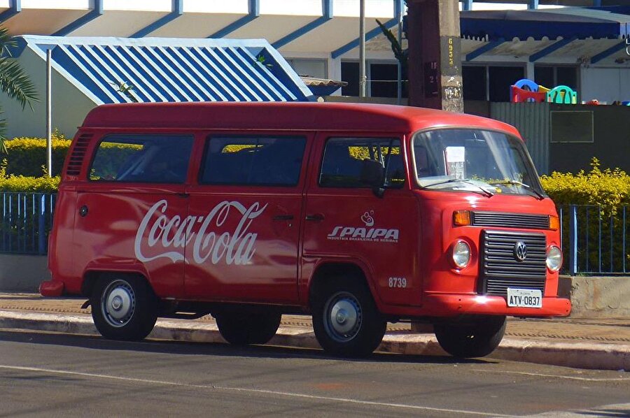 Coca-Cola

                                    
                                    
                                    Coca Cola'nın bugün ki piyasa değeri tam 183.29 milyar dolar.
                                
                                
                                
