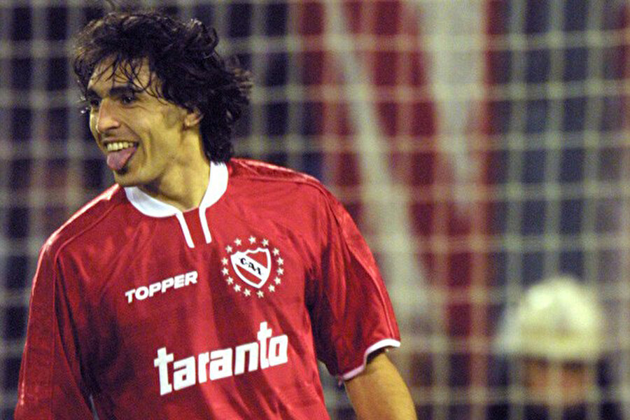 Andrés Silvera
Arjantinli oyuncu bir gün verdiği röportajda şöyle der: ' Hiçbir zaman futbolcu olmak istemedim, çünkü sevmiyorum. O benim sadece işim. Sahada koşuyorum ve çok para kazanıyorum. Hepsi bu.