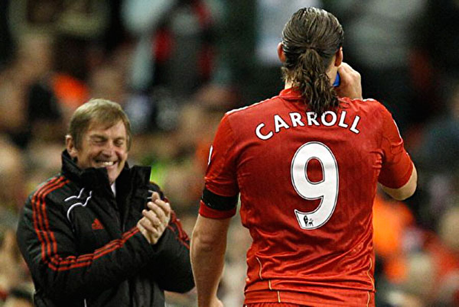 Andy Carroll, Newcastle United'tan Liverpool'a, 2011
Liverpool 2011 yılının ara transfer döneminde Torres'i Chelsea'ye satıp 50 milyon euro'yu kasasına koydu. Torres'in yerini doldrumak için Andy Carroll'a 35 milyon euro ödediler. Ancak Carroll beklentileri karşılayamadı. Tek başarısı Aston Villa'ya karşı hat-trick yapması oldu.