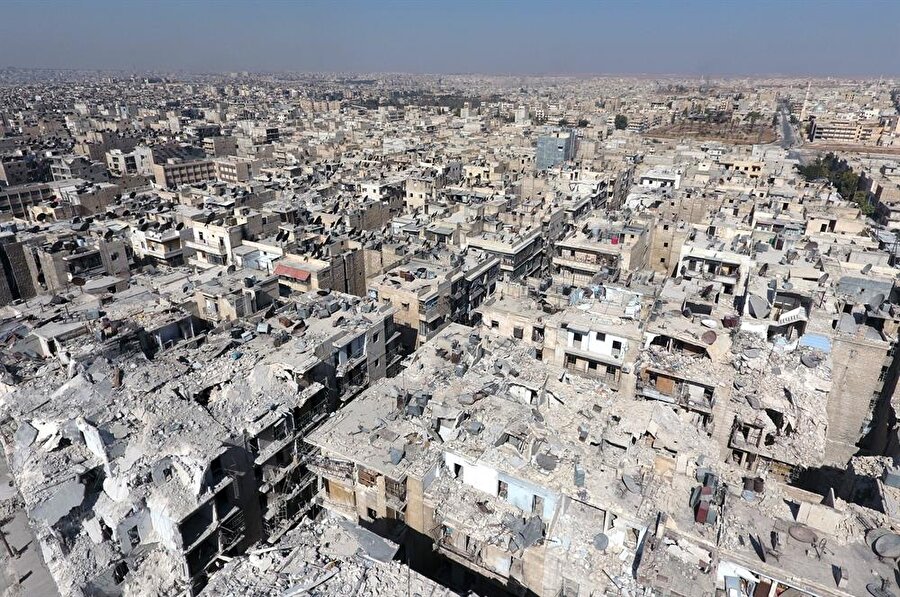 Rifai, "Rejimin saldırıları sonucu Halep'in tarihi de yok oldu. Tarihi mekanların bulunduğu eski Halep kalesi ve çevresinde rejimin kullandığı ağır silahlar nedeniyle kentte sadece insanlar ölmedi, tarih de öldü. Rejim sadece insanların değil, tarihin de düşmanıdır.'' diye konuştu.