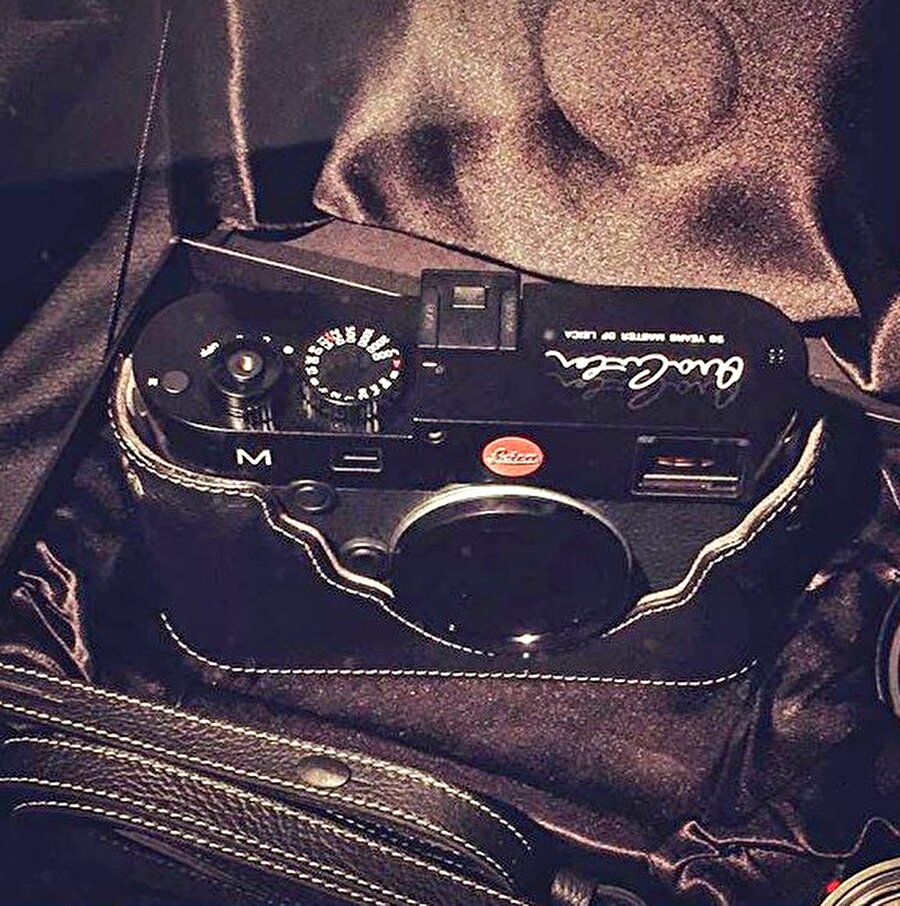 Bonus

                                    
                                    Ara Güler imzalı 50 adet Leica hazırlandı.
                                
                                