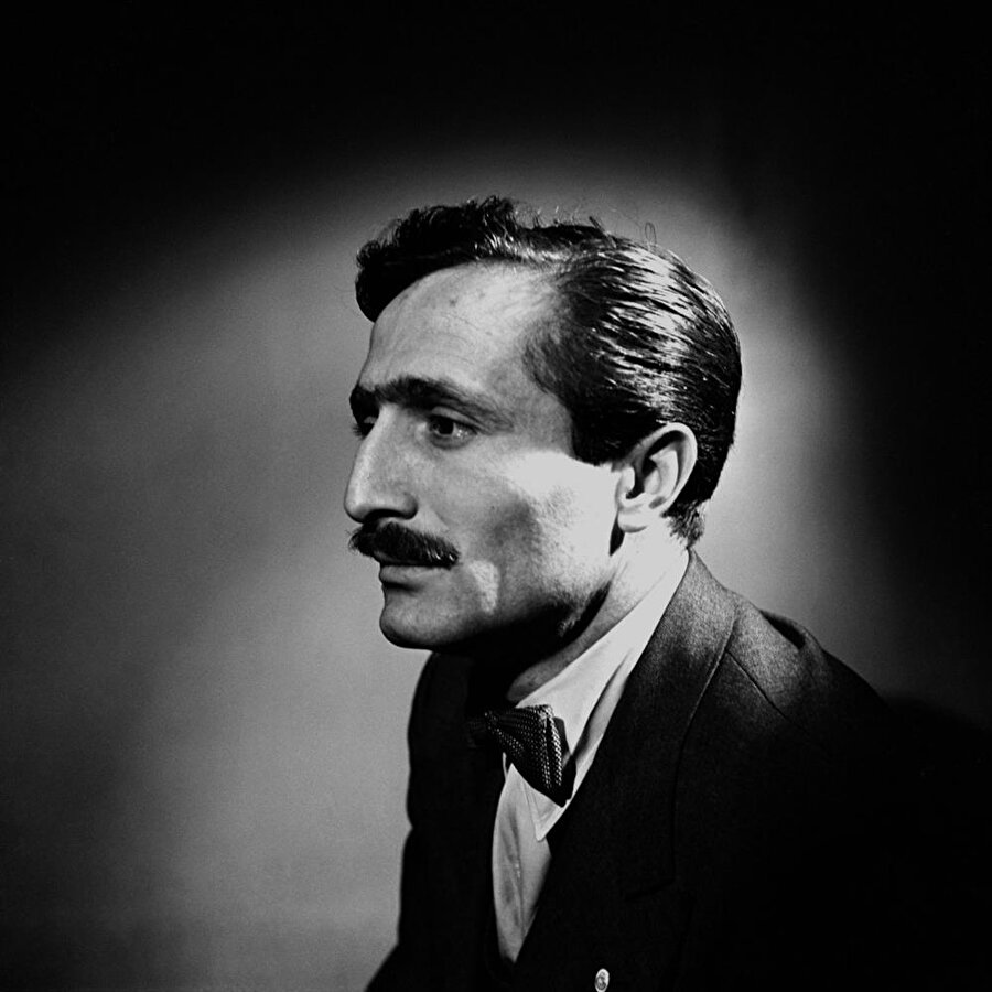 Özdemir Asaf – Lavinia – Mevhibe Bayat (1925 – 2007)
Mevhibe Hanım, Güzel Sanatlar Akademisi'nde okurken güzelliği ile çevresini etkileyen biridir. O dönem sinema yıldızlarından Rita Hayworth'a benzerliğinden onun filmine atfen Gilda diye çağrılırmış. Uzaktan akrabası olan Oktay Akbal (ki o da kendisine hayrandır, hikayelerindeki Hisya'dır) sayesinde şairler dünyasını tanır. Özdemir Asaf aşık olmuştur Mevhibe Hanım'a ama karşılıksız bir aşktır bu.

Özdemir Asaf, lavinia kelimesini hangi anlamda kullandı bilmiyoruz ama lavinianın birkaç anlamı var: Bir çiçek cinsi (ölüm çiçeği), Shakespeare'in Titus Andronicus adlı eserinde Roma İmparatoru Başkomutanı Titus'un güzeller güzeli kızıdır. Tamaro'nun iki oğlu tarafından tecavüze uğrar. Babası Titus tarafından öldürülür.

"sana gitme demeyeceğim.
üşüyorsun, ceketimi al.
günün en güzel saatleri bunlar.
yanımda kal.

sana gitme demeyeceğim.
gene de sen bilirsin.
yalanlar istiyorsan yalanlar söyleyeyim
incinirsin.

sana gitme demeyeceğim
ama gitme, lavinia
adını gizleyeceğim."
