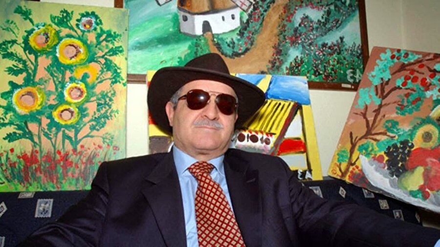 İlkokul mezunu olan ve resimle ilgili hiçbir eğitim almayan Eşref Armağan bir röportaj sırasında kendisini şöyle ifade etmiştir;