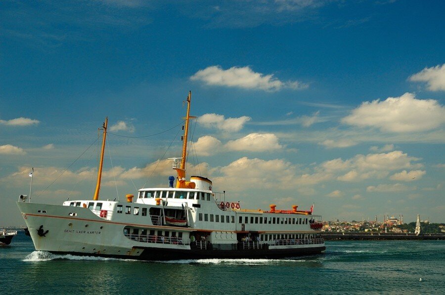 Şehit İlker Karter

                                    Kıbrıs şehidi İlker Karter'in adı anısını yaşatmak için Boğaz'da çalışan vapurlardan birine verilmiştir.

 İlker Karter, 20.07.1974 tarihinde 8. Ana Jet Üs Komutanlığında görevli iken, Kıbrıs Barış Harekatı nedeniyle görev uçuşu yaparken, Kıbrıs'ın Deregeçit mevkiine düşerek şehit olmuştur.

                                