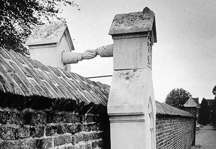 Katolik bir kadın ile Protestan eşinin mezarları- 1888
