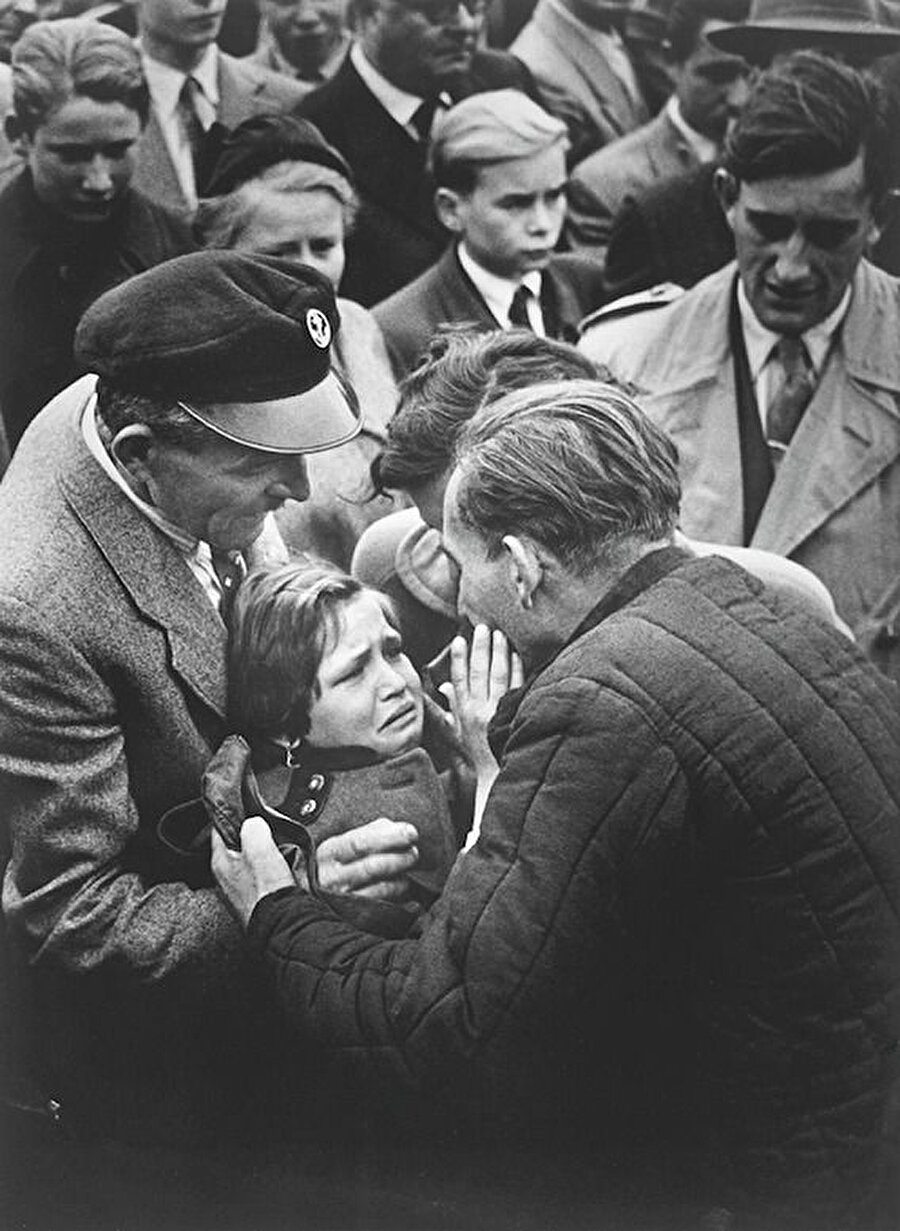 İkinci Dünya Savaşı'na giden babasını 1 yaşından beri ilk kez gören Alman çocuk- 1956
