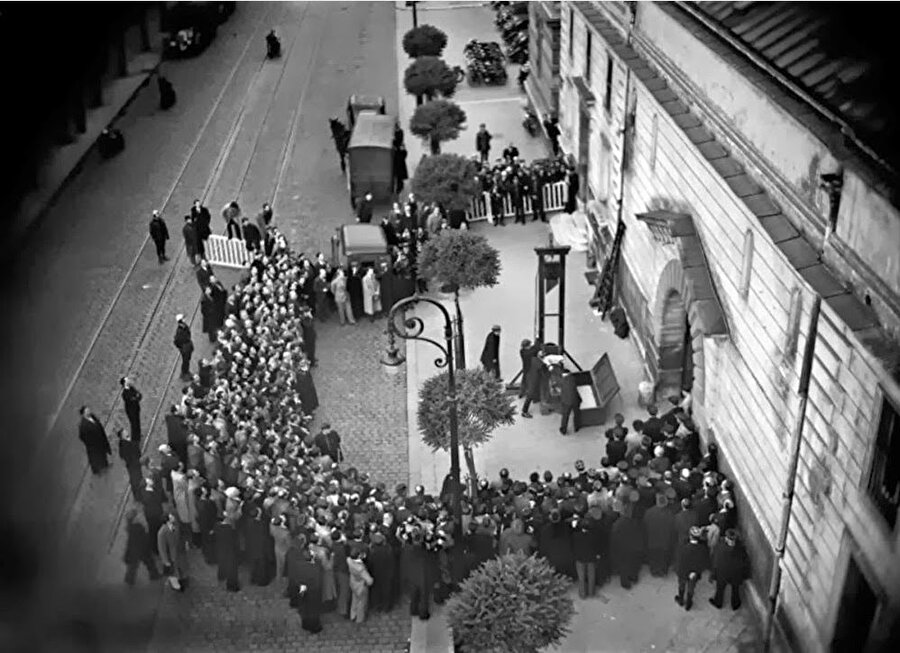 Giyotinle yapılan halka açık son infaz- 1939

