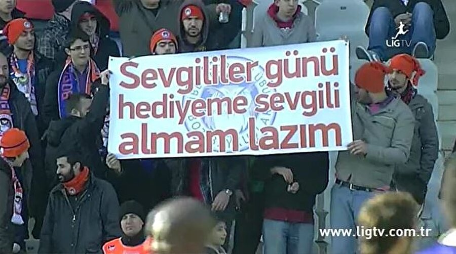 Boz Baykuşlar'ın efsana pankartları