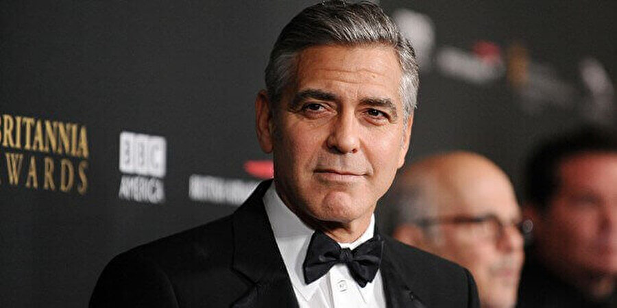 George Clooney – Eski Mesleği: Beyzbol Oyuncusu
Ocean's Eleven filminde başrol oynadıktan sonra daha da tanınan bir oyuncu haline gelen Oscar ödülü sahibi yakışıklı oyuncu George Clooney eskiden çok da başarılı olmayan bir beyzbol oyuncusuydu.