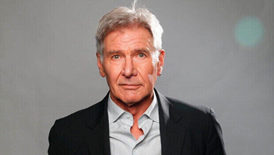 Harrison Ford – Eski Mesleği: Marangoz
Indiana Jones filmi serisindeki Indiana Jones karakteri Star Wars filmindeki ve Han Solo karakterleriyle iz bırakan usta oyuncu Harrison Ford bugüne kadar bir çok ödülde almıştır. Harrison Ford oyuncu olmadan önce marangozluk yapmış.