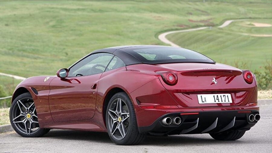 Bu resmi açıklama sonrası Ferrari'nin bundan sonra üreteceği modellerde manuel vites kutusu yer almayacak. Manuel şanzımana sahip son model ise Ferrari California ve özel sipariş ile sınırlı sayıda üretimi gerçekleştiriliyor.