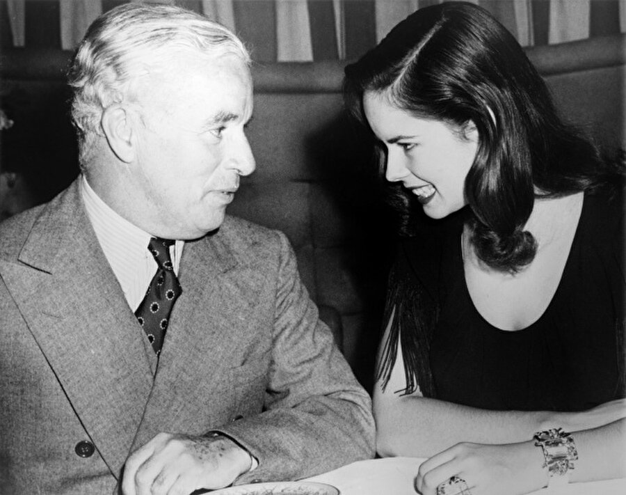 Charlie Chaplin ve eşi Una - 1944
