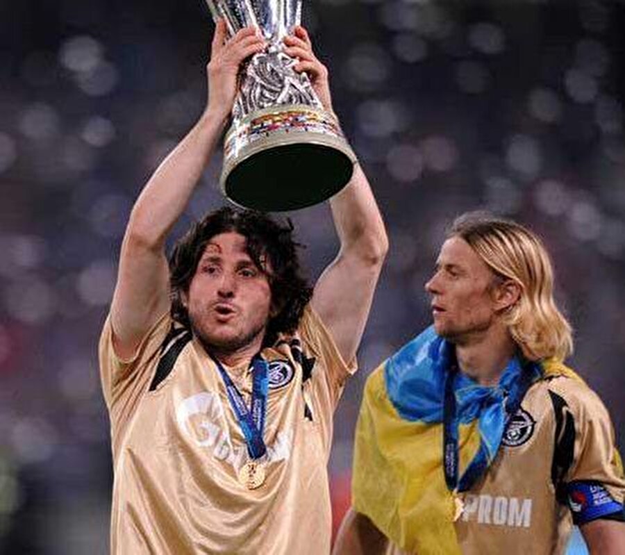Fatih Tekke
Fatih Tekke 2006-2010 yılları arasında Zenit forması giydi. 2010'da Rubin Kazan'a transfer olan Tekke burada başarılı olamadı ve Türkiye'ye döndü.