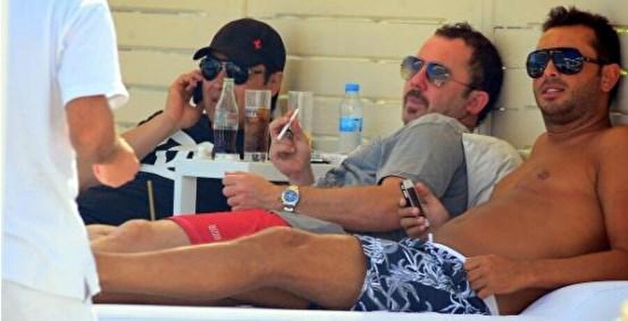 Yönetici: Salı, Çarşamba, Perşembe günleri bir yerlerdeymişsin diye duyduk. Doğru mu bu?
Sergen: Yanlış, cuma da oradaydım