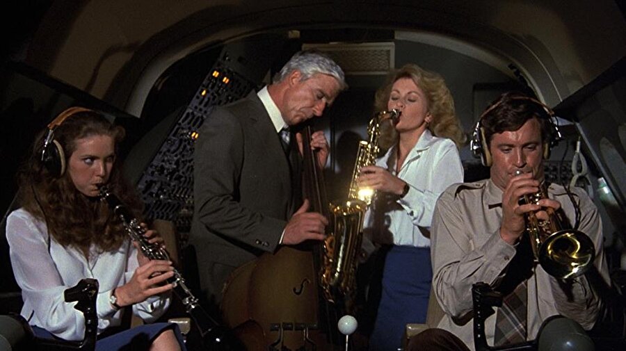 Airplane (1980) / IMDb: 7.8

                                    
                                