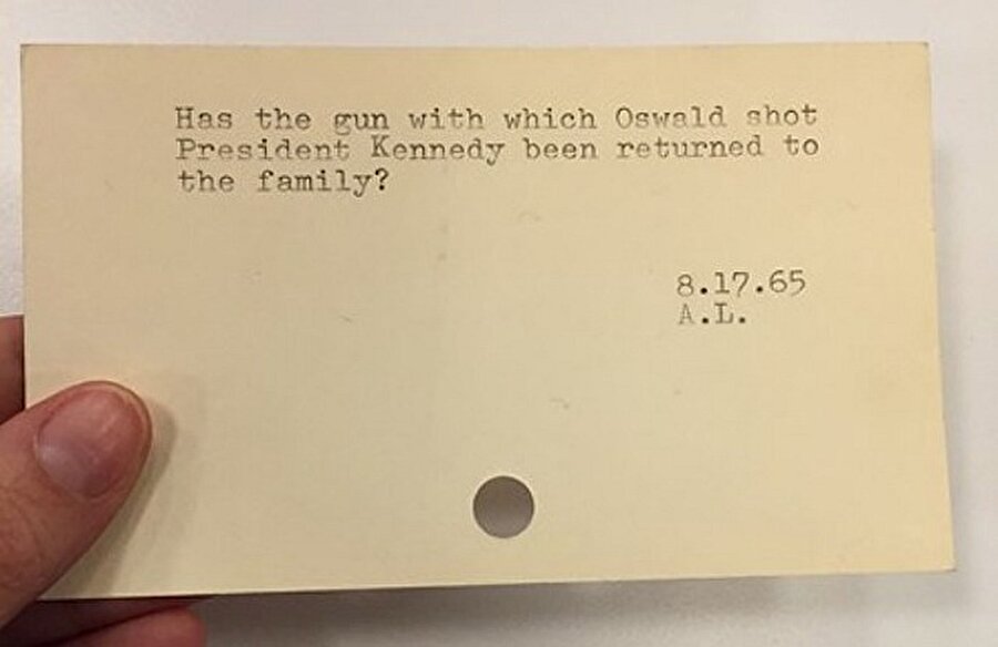 Oswald'ın Başkan Kennedy'i vurduğu silah ailesine iade edildi mi?

                                    
                                    
                                    
                                
                                
                                