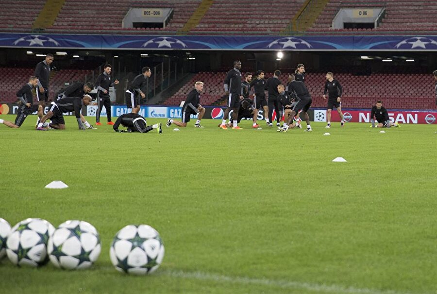 İtalya çıkartması
Beşiktaş, Şampiyonlar Ligi B Grubu 3. hafta maçında bu akşam deplasmanda İtalyan ekibi Napoli ile karşı karşıya gelecek. Zorlu mücadele TSİ 21:45'te başlayacak.