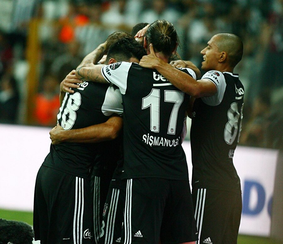 Beşiktaş'ın muhtemel 11'i
Fabri
Andreas Beck
Dusko Tosic
Marcelo Guedes
Caner Erkin
Atiba
Gökhan İnler
Anderson Talisca
Olcay Şahan
Quaresma
Cenk Tosun