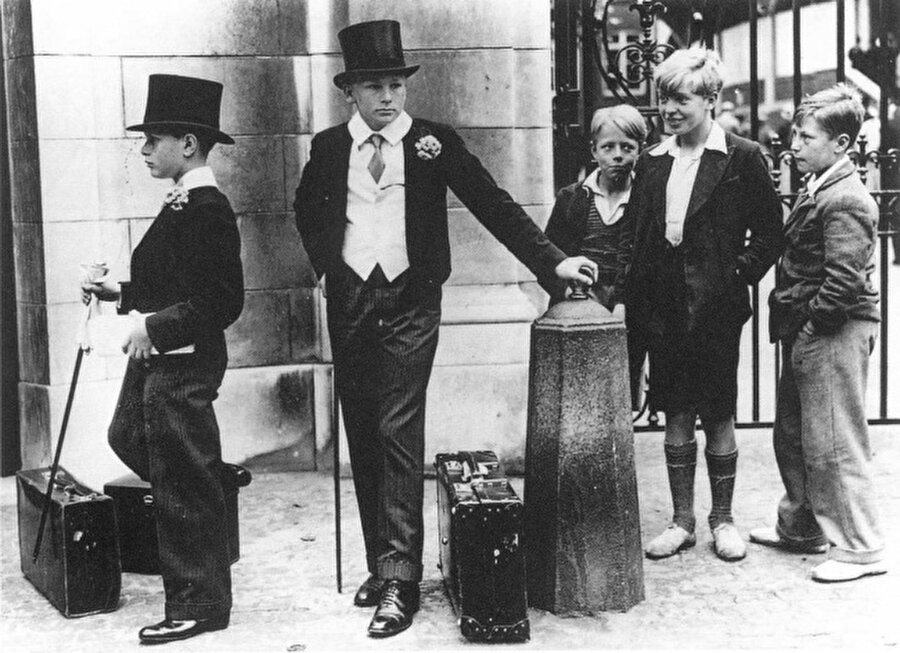 Sınıf ayrımı, Britanya, 1937

                                    
                                