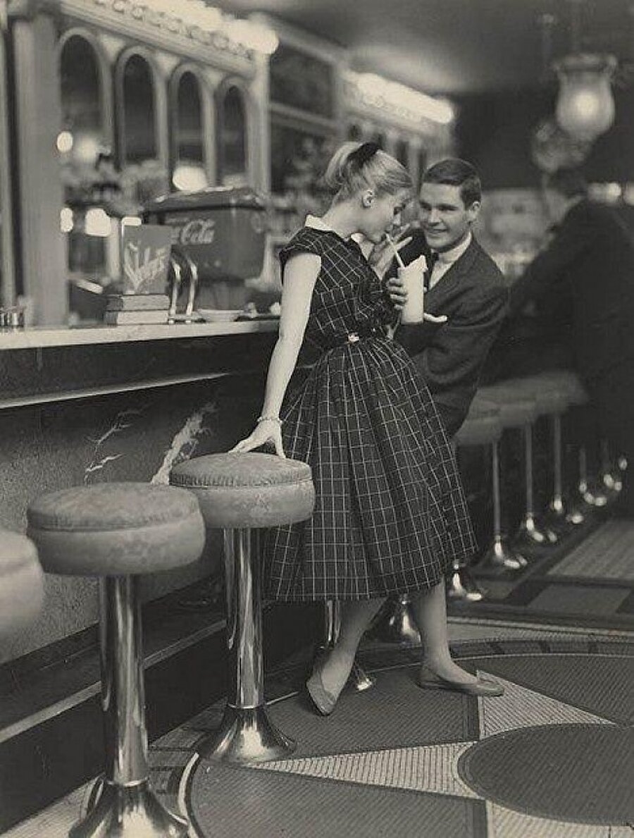 Bir kadın ve bir erkek, 1950'ler
Kaynak: brightside.me
