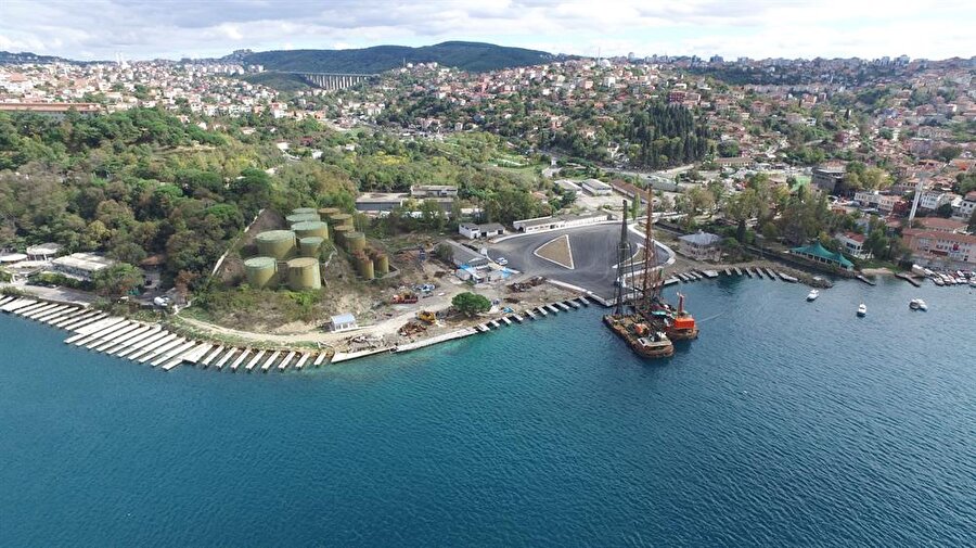 
                                    
                                    
                                    
                                    
                                    Projenin üçüncü aşamasında ise Paşabahçeden Beykoza kadar yüzer marinalar inşa edileceği belirtildi.

                                
                                
                                
                                
                                