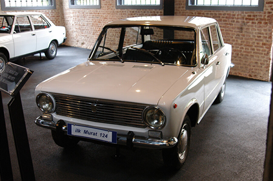 
                                    Murat 124 ya da Hacı Murat adıyla bilinen otomobil, Tofaş'ın Bursa fabrikasında Fiat 124 şasesine oturtularak yapıldı.

 Türkiye'de yabancı lisansla üretilen ilk otomobil Murat 124, 1971-1977 arasında 134 bin 867 adet üretildi.

                                