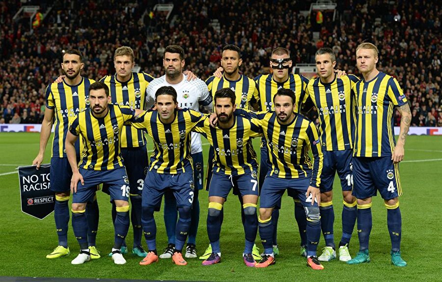 Fenerbahçe'nin muhtemel 11'i

                                    
                                    
                                    Volkan Demirel
Şener
Skrtel
Kjaer
Hasan Ali
Mehmet Topal
Josef
Stoch
Alper
Van Persie
Emenike

                                
                                
                                