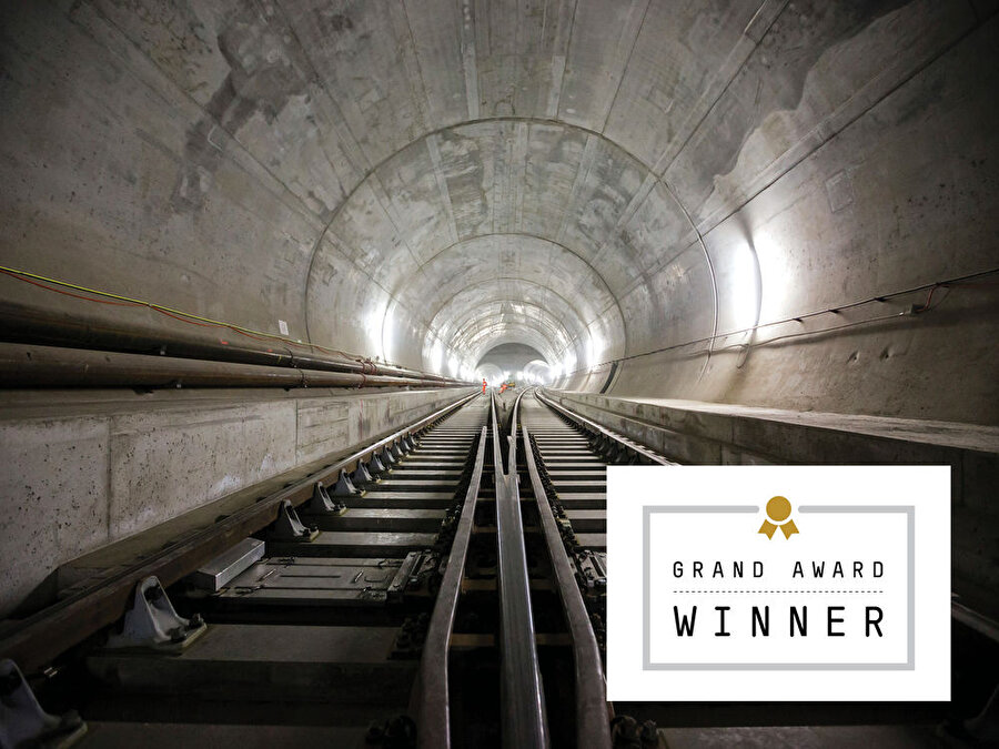 Alptransit Gotthard Base Tüneli

                                    1999 yılında yapımına başlanan tünel 57 km uzunluğuyla dünyanın en uzun tüneli. İsviçre ile İtalya'yı birbirine bağlayan tünel bazı noktalarda zeminin 2.4 km altına kadar iniyor.
                                