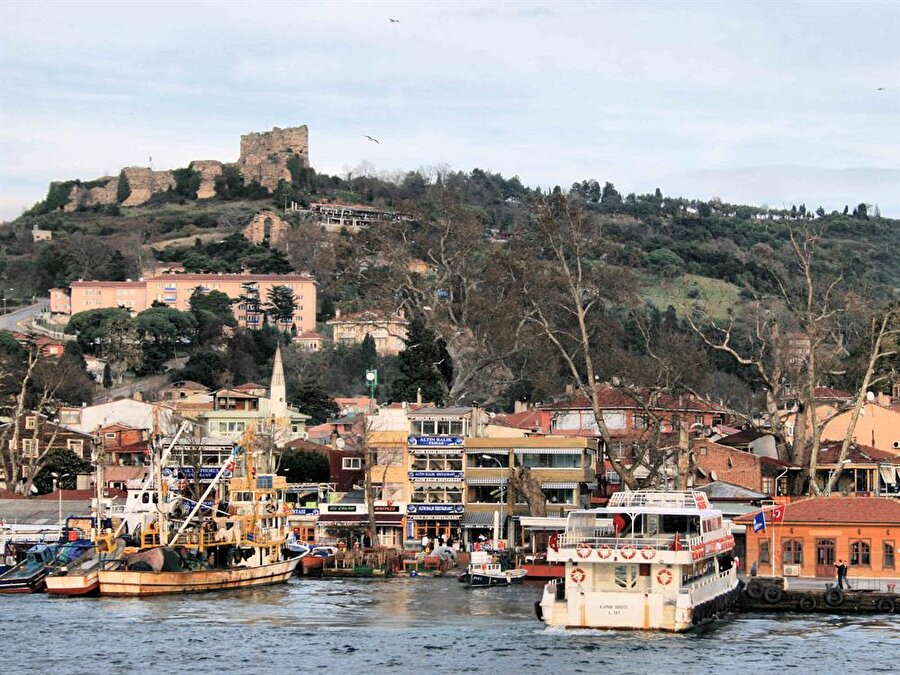 Anadolu Kavağı

                                    Beykoz ilçesi mahallelerinden biridir. Turistik bir balıkçı kasabası olmasıyla bilinmektedir.
                                