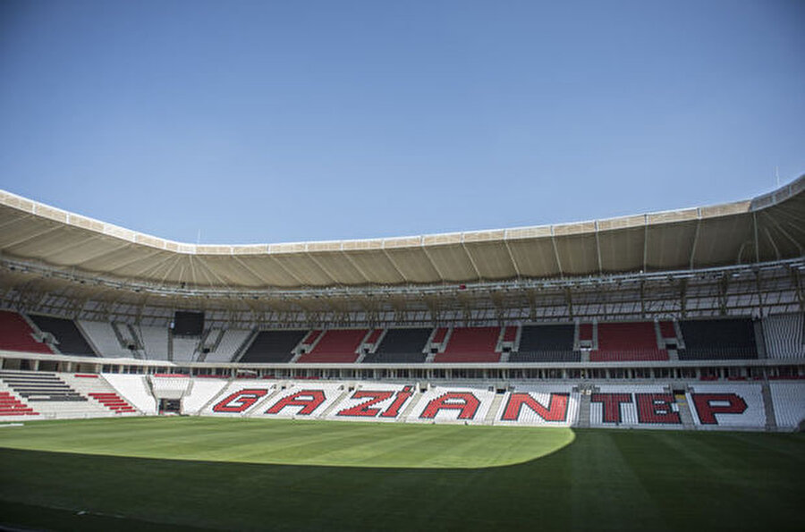 Gaziantepspor

                                    Gaziantepspor'un maçlarını oynayacağı Gaziantep Arena'da inşaat çalışmaları tamamlanmak üzere. Stadın önümüzdeki günlerde açılması bekleniyor. 
                                