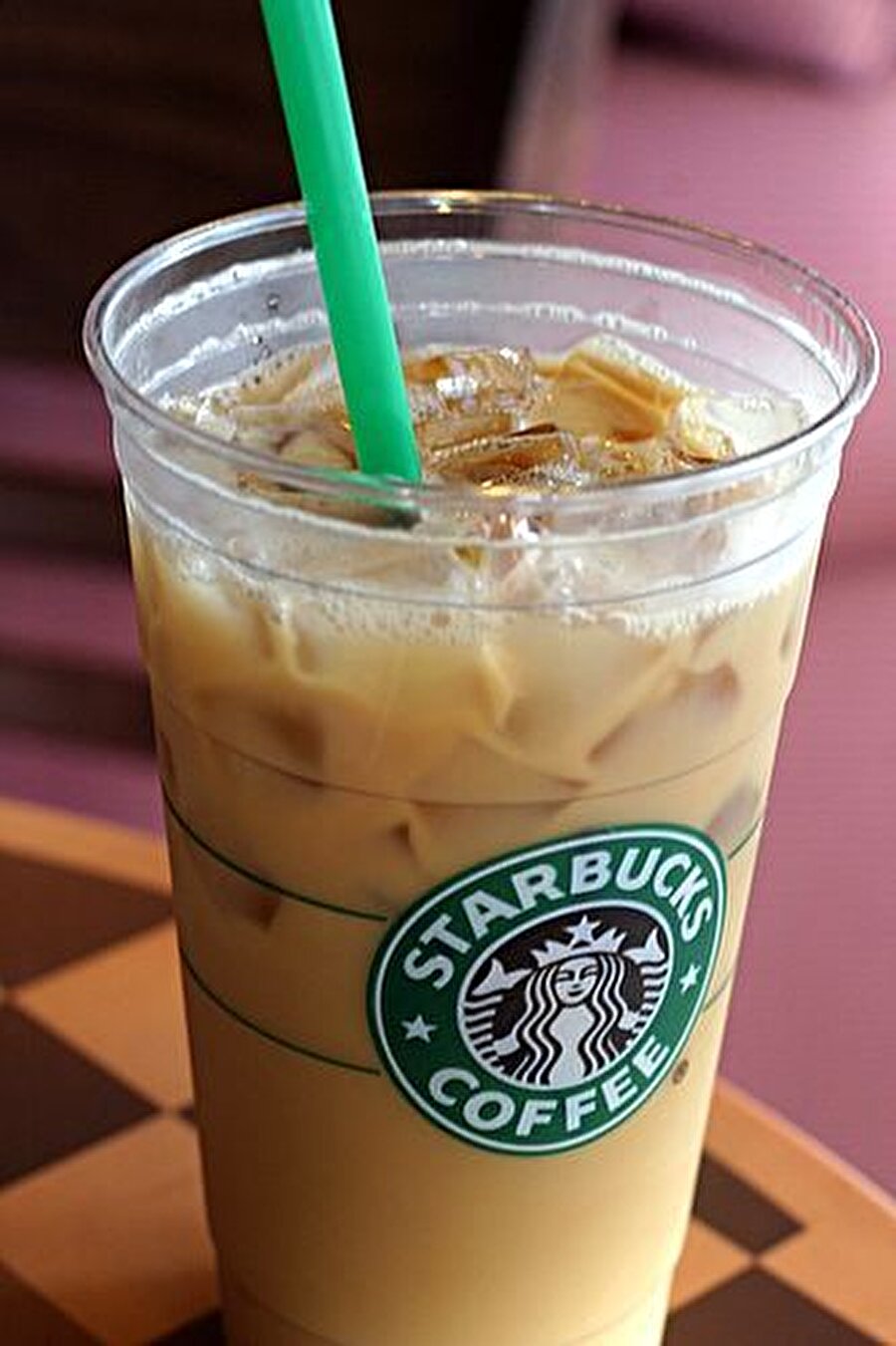 Buzlu bir kahve hayata döndürdü 

                                    Hayata yeniden bağlanması için tek yaptığı şey, mahallesindeki Starbucks'a gidip buzlu bir kahve istemek oldu. 

                                