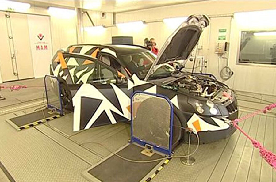 "Kaç basıyor kısmı için şunları söyleyebiliriz. Bugün için 160, 2019'da 180 olacak. Farklı modeller için çalışıyoruz. Bunlar 280 olacak. Ne zaman satışa çıkacağıyla ilgili takvimden bahsedeyim; 2016 sonuna kadar 30-40 araçlık bir filo üretmeyi hedefliyoruz."