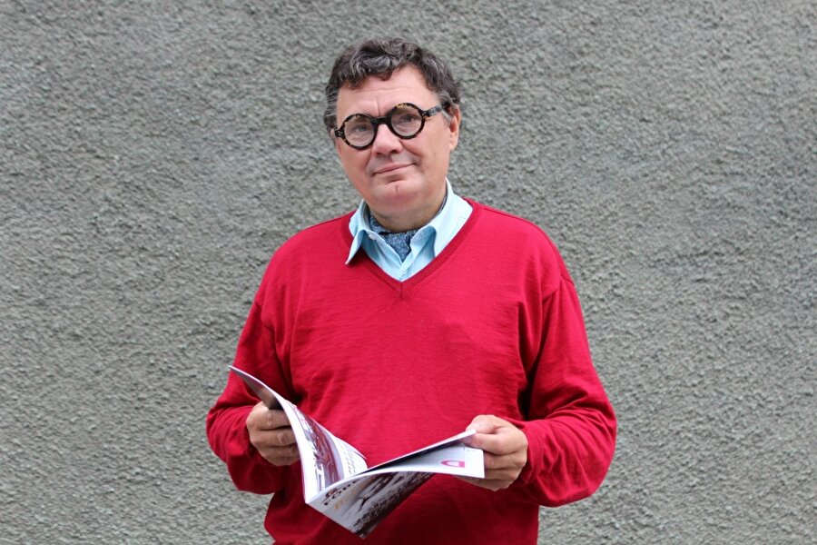 Redaktör
Metindeki her türlü başlık, gramer ve yazım dili hatalarını düzeltip yazıyı okunur hale getirmek.