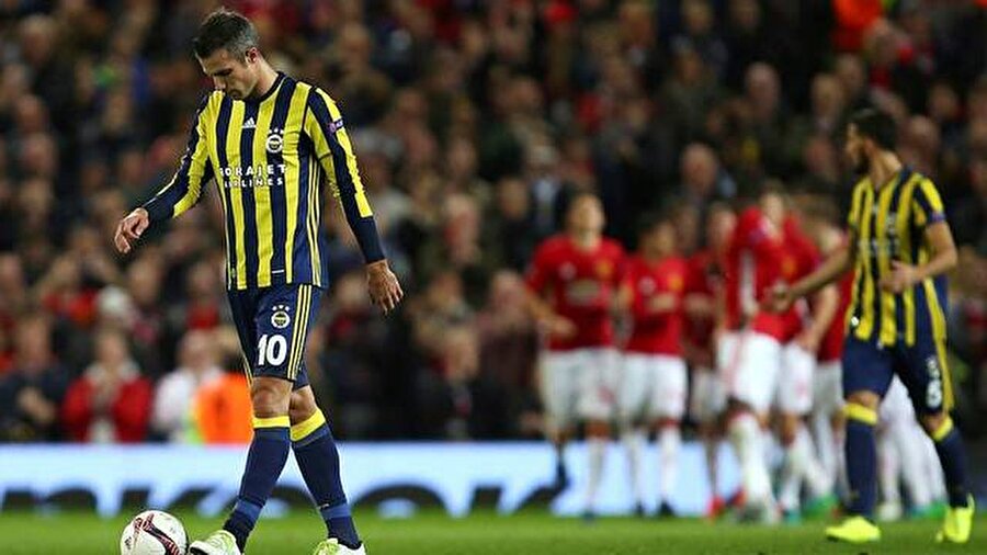 Avrupa arenasında 212. sınav
Fenerbahçe, Avrupa kupalarında evinde oynadığı son 7 maçta yenilgi yüzü görmedi. Sarı-lacivertli takım bu akşamki maçla birlikte Avrupa arenasındaki 212. sınavına çıkacak. Geride kalan 211 maçta Fenerbahçe; 77 galibiyet, 91 mağlubiyet ve 43 beraberlik aldı.