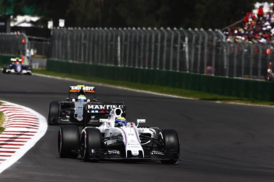Williams F1 aracı

                                    
                                    
                                    
                                    F1 pistlerinde boy gösteren ve 18 yaşındaki gence emanet edilen bu araç ise saniyeler içinde 350 kilometrelik bir hız rahatlıkla erişebilir.
                                
                                
                                
                                