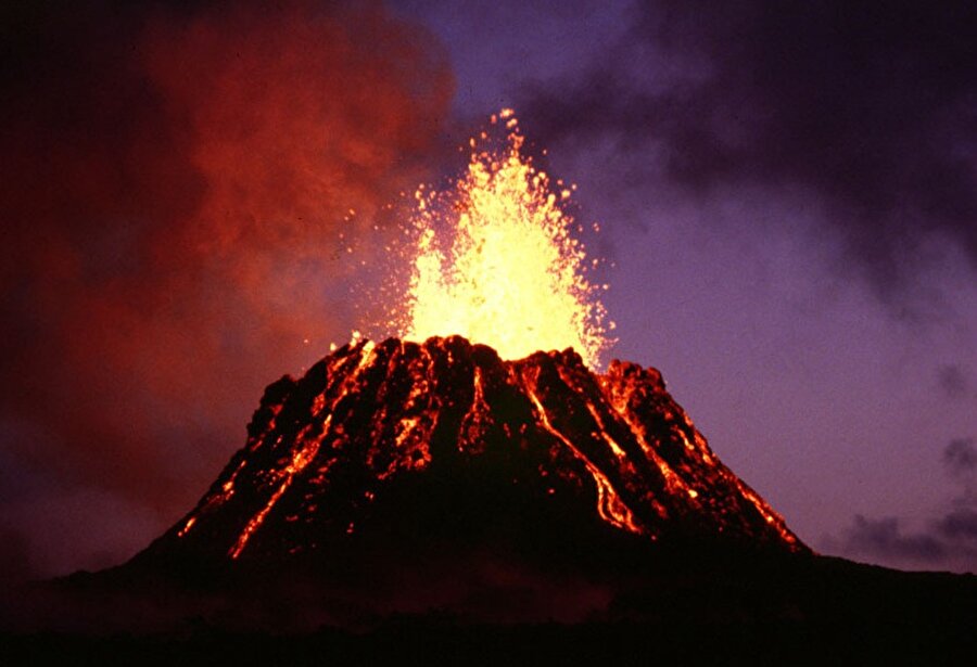 Kilauea Yanardağı - Hawaii

                                    
                                    
                                    
                                    Tatil bölgeleriyle meşhur Hawaii'de bulunan Kilauea, adanın en aktif yanardağı. En son 1983 yılında faaliyete geçti. 
                                
                                
                                
                                